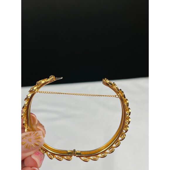 Vintage Gold hearted hinged bangle SKU 009 - Picture 5 of 6